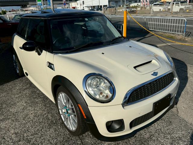 MINI クーパーS 6速MT JCWフルエアロ サンルーフ ETC 車検整備付 社外エアクリ 修復歴無 正規ディーラー車 タイミングチェーン ステムシール交換(6枚目)