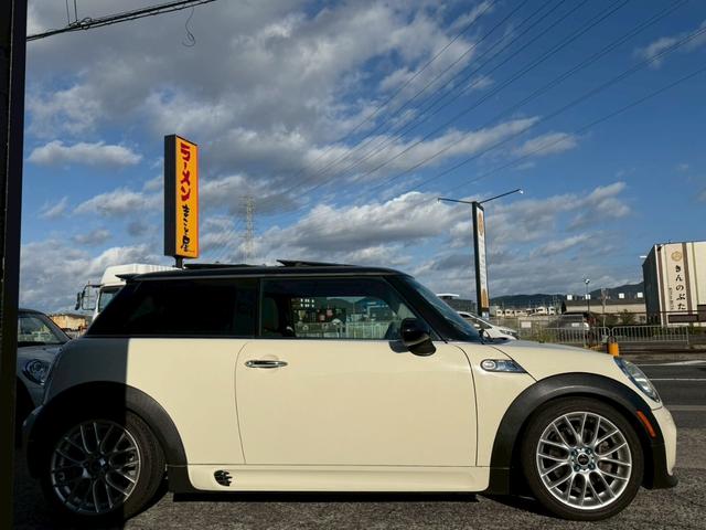 MINI クーパーS 6速MT JCWフルエアロ サンルーフ ETC 車検整備付 社外エアクリ 修復歴無 正規ディーラー車 タイミングチェーン ステムシール交換(11枚目)