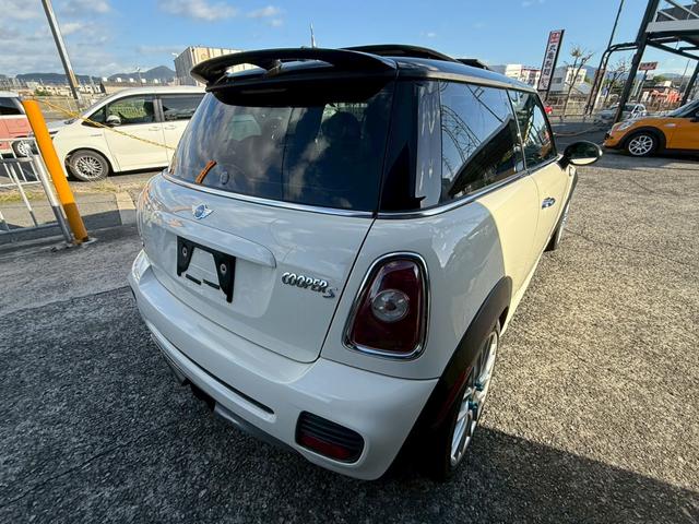 MINI クーパーS 6速MT JCWフルエアロ サンルーフ ETC 車検整備付 社外エアクリ 修復歴無 正規ディーラー車 タイミングチェーン ステムシール交換(13枚目)