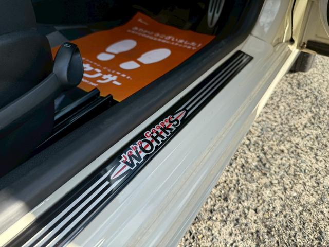 MINI クーパーS 6速MT JCWフルエアロ サンルーフ ETC 車検整備付 社外エアクリ 修復歴無 正規ディーラー車 タイミングチェーン ステムシール交換(26枚目)