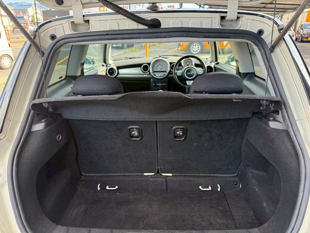 MINI クーパーS 6速MT JCWフルエアロ サンルーフ ETC 車検整備付 社外エアクリ 修復歴無 正規ディーラー車 タイミングチェーン ステムシール交換(28枚目)