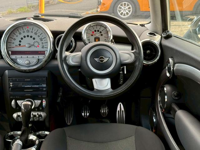 MINI クーパーS 6速MT JCWフルエアロ サンルーフ ETC 車検整備付 社外エアクリ 修復歴無 正規ディーラー車 タイミングチェーン ステムシール交換(30枚目)