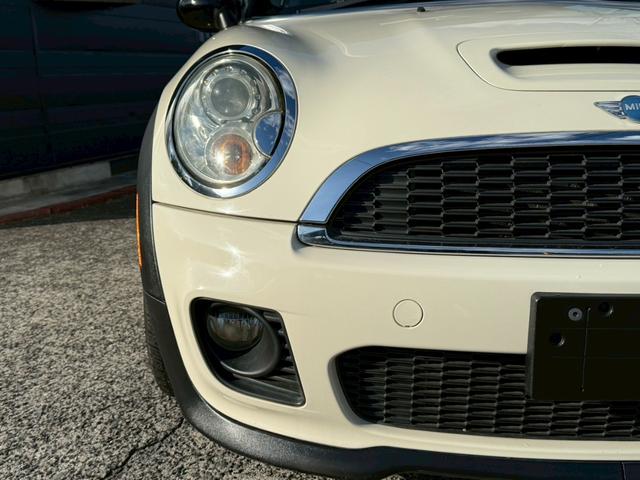 MINI クーパーS 6速MT JCWフルエアロ サンルーフ ETC 車検整備付 社外エアクリ 修復歴無 正規ディーラー車 タイミングチェーン ステムシール交換(35枚目)