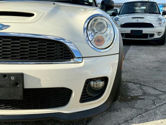 MINI クーパーS 6速MT JCWフルエアロ サンルーフ ETC 車検整備付 社外エアクリ 修復歴無 正規ディーラー車 タイミングチェーン ステムシール交換(36枚目)