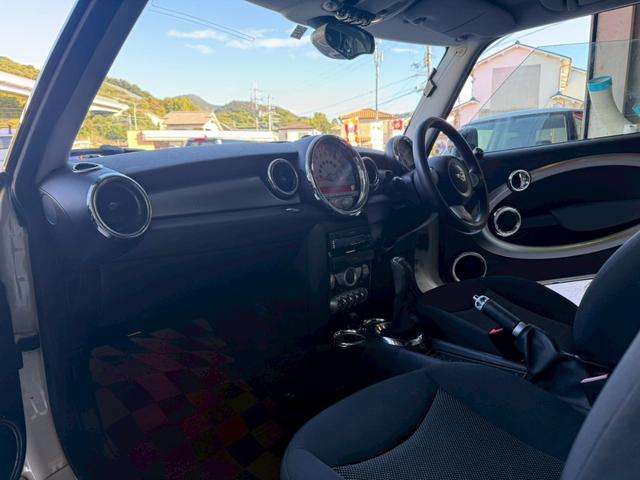 MINI クーパーS 6速MT JCWフルエアロ サンルーフ ETC 車検整備付 社外エアクリ 修復歴無 正規ディーラー車 タイミングチェーン ステムシール交換(53枚目)