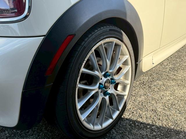MINI クーパーS 6速MT JCWフルエアロ サンルーフ ETC 車検整備付 社外エアクリ 修復歴無 正規ディーラー車 タイミングチェーン ステムシール交換(62枚目)