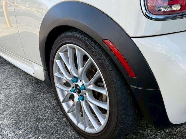 MINI クーパーS 6速MT JCWフルエアロ サンルーフ ETC 車検整備付 社外エアクリ 修復歴無 正規ディーラー車 タイミングチェーン ステムシール交換(63枚目)