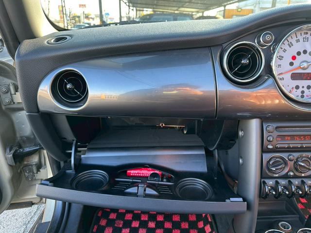 ＭＩＮＩ クーパーＳ　コンバーチブル　サイドウォーク　車検整備付　修復歴なし　正規ディーラー車　ＥＴＣ付き　レザーシート　タイミングチェーン　ステムシール交換（23枚目）