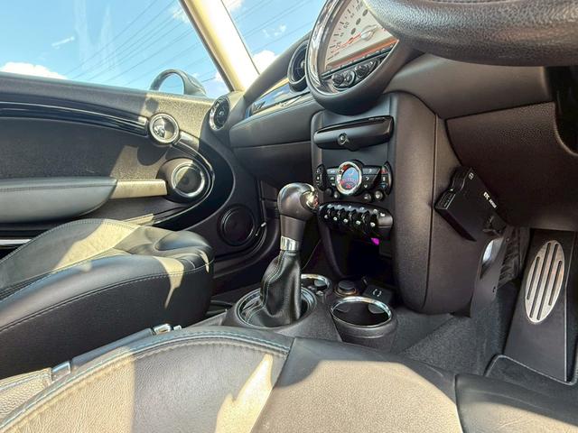ＭＩＮＩ クーパーＳ　ベイズウオーター　限定車　レザーシート　シートヒーター付き　修復歴無　正規ディーラー車　車検整備付　タイミングチェーン　ステムシール交換　ＥＴＣ付き（68枚目）