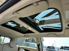 サンルーフ付きの車両です。 6