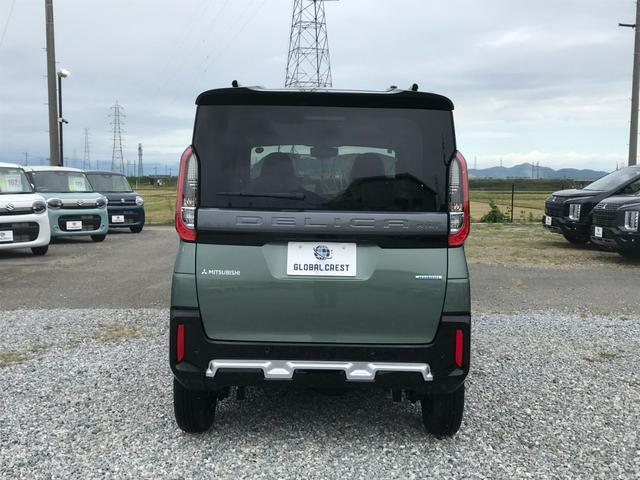 デリカミニ Ｔ　プレミアム　ターボ　２トーンルーフ　両側パワースライドドア　ステアリングヒーター　運転席＆助手席シートヒーター　デジタルルームミラー　サーキュレーター　ロールサンシェード　ルーフレール　撥水シート　全方位（9枚目）
