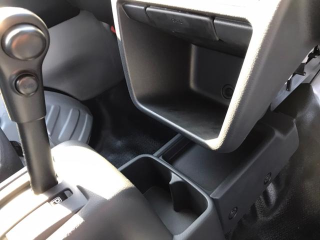 キャリイトラック ＫＣエアコン・パワステ　届出済未使用車　ＡＭ／ＦＭラジオ　４ＡＴ　デュアルカメラブレーキサポート　ヒルホールドコントロール　ぬかるみ脱出アシスト　オートライトシステム　アイドリングストップ　パワーウインドー（29枚目）