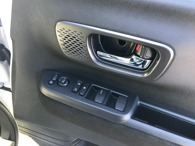 N-BOXカスタム ターボ ターボ 両側パワースライドドア パドルシフト 運転席・助手席シートヒーター ロールサンシェード シートバックテーブル Honda SENSING LEDヘッドライト 15インチAW USBポート(26枚目)