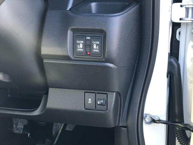 N-BOXカスタム ターボ ターボ 両側パワースライドドア パドルシフト 運転席・助手席シートヒーター ロールサンシェード シートバックテーブル Honda SENSING LEDヘッドライト 15インチAW USBポート(29枚目)