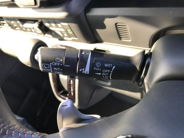 N-BOXカスタム ターボ ターボ 両側パワースライドドア パドルシフト 運転席・助手席シートヒーター ロールサンシェード シートバックテーブル Honda SENSING LEDヘッドライト 15インチAW USBポート(32枚目)