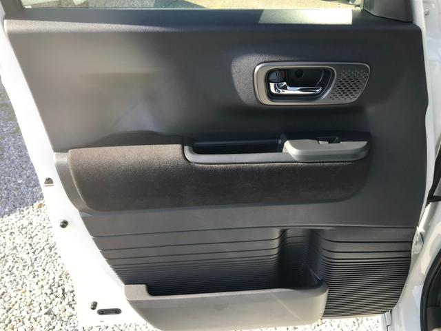 N-BOXカスタム ターボ ターボ 両側パワースライドドア パドルシフト 運転席・助手席シートヒーター ロールサンシェード シートバックテーブル Honda SENSING LEDヘッドライト 15インチAW USBポート(40枚目)