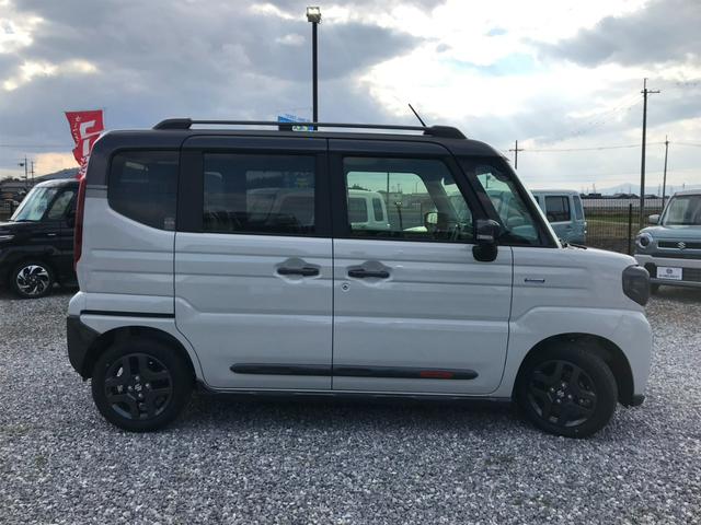 スペーシアギア ハイブリッドXZ 両側パワースライドドア ステアリングヒーター 運転席・助手席シートヒーター ルーフレール アダプティブクルーズコントロール ロールサンシェード USBポート ステアリングスイッチ シートバックテーブル(5枚目)