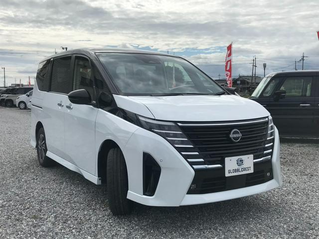 セレナ ｅ－４ＯＲＣＥ　ハイウェイスターＶ　９インチディスプレイオーディオ　バックビューモニター　７人乗り　ヒーター付シート〈前席、セカンド（左右）〉　ロールサンシェード　両側電動スライドドア　ＬＥＤ　プロパイロット　有料色（4枚目）