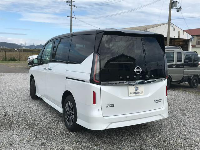 セレナ ｅ－４ＯＲＣＥ　ハイウェイスターＶ　９インチディスプレイオーディオ　バックビューモニター　７人乗り　ヒーター付シート〈前席、セカンド（左右）〉　ロールサンシェード　両側電動スライドドア　ＬＥＤ　プロパイロット　有料色（8枚目）