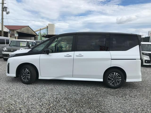 セレナ ｅ－４ＯＲＣＥ　ハイウェイスターＶ　９インチディスプレイオーディオ　バックビューモニター　７人乗り　ヒーター付シート〈前席、セカンド（左右）〉　ロールサンシェード　両側電動スライドドア　ＬＥＤ　プロパイロット　有料色（9枚目）