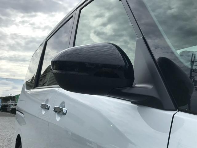 セレナ ｅ－４ＯＲＣＥ　ハイウェイスターＶ　９インチディスプレイオーディオ　バックビューモニター　７人乗り　ヒーター付シート〈前席、セカンド（左右）〉　ロールサンシェード　両側電動スライドドア　ＬＥＤ　プロパイロット　有料色（13枚目）