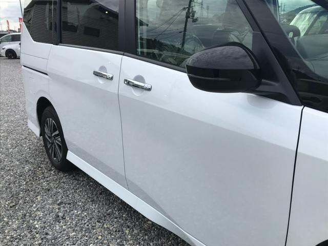 セレナ ｅ－４ＯＲＣＥ　ハイウェイスターＶ　９インチディスプレイオーディオ　バックビューモニター　７人乗り　ヒーター付シート〈前席、セカンド（左右）〉　ロールサンシェード　両側電動スライドドア　ＬＥＤ　プロパイロット　有料色（14枚目）