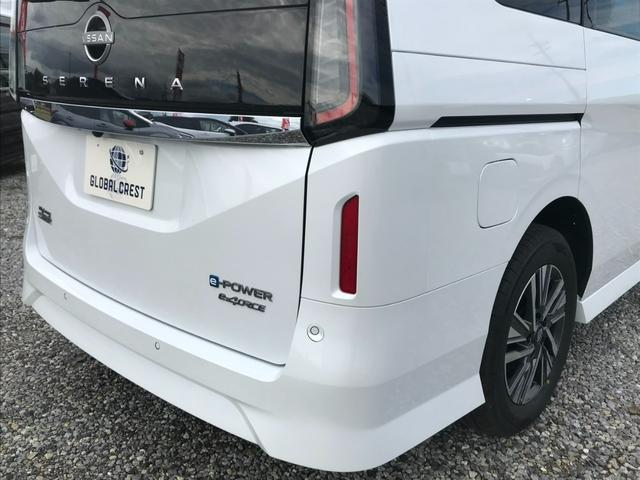 セレナ ｅ－４ＯＲＣＥ　ハイウェイスターＶ　９インチディスプレイオーディオ　バックビューモニター　７人乗り　ヒーター付シート〈前席、セカンド（左右）〉　ロールサンシェード　両側電動スライドドア　ＬＥＤ　プロパイロット　有料色（15枚目）