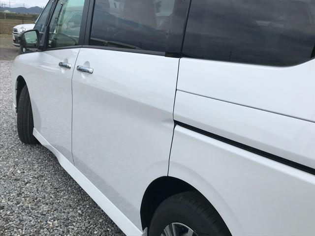 セレナ ｅ－４ＯＲＣＥ　ハイウェイスターＶ　９インチディスプレイオーディオ　バックビューモニター　７人乗り　ヒーター付シート〈前席、セカンド（左右）〉　ロールサンシェード　両側電動スライドドア　ＬＥＤ　プロパイロット　有料色（18枚目）