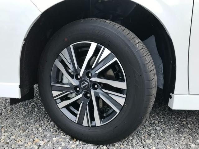 セレナ ｅ－４ＯＲＣＥ　ハイウェイスターＶ　９インチディスプレイオーディオ　バックビューモニター　７人乗り　ヒーター付シート〈前席、セカンド（左右）〉　ロールサンシェード　両側電動スライドドア　ＬＥＤ　プロパイロット　有料色（20枚目）