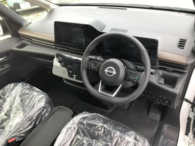 セレナ ｅ－４ＯＲＣＥ　ハイウェイスターＶ　９インチディスプレイオーディオ　バックビューモニター　７人乗り　ヒーター付シート〈前席、セカンド（左右）〉　ロールサンシェード　両側電動スライドドア　ＬＥＤ　プロパイロット　有料色（24枚目）