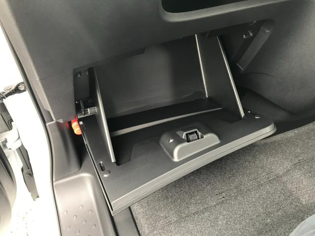 セレナ ｅ－４ＯＲＣＥ　ハイウェイスターＶ　９インチディスプレイオーディオ　バックビューモニター　７人乗り　ヒーター付シート〈前席、セカンド（左右）〉　ロールサンシェード　両側電動スライドドア　ＬＥＤ　プロパイロット　有料色（42枚目）