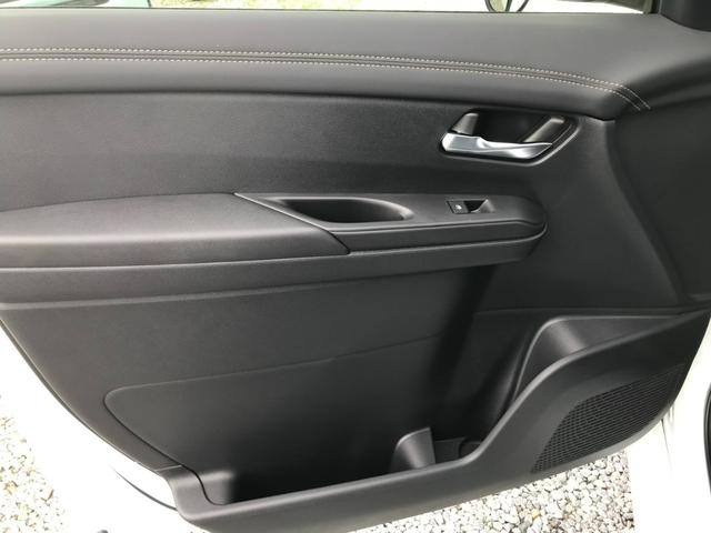 セレナ ｅ－４ＯＲＣＥ　ハイウェイスターＶ　９インチディスプレイオーディオ　バックビューモニター　７人乗り　ヒーター付シート〈前席、セカンド（左右）〉　ロールサンシェード　両側電動スライドドア　ＬＥＤ　プロパイロット　有料色（44枚目）