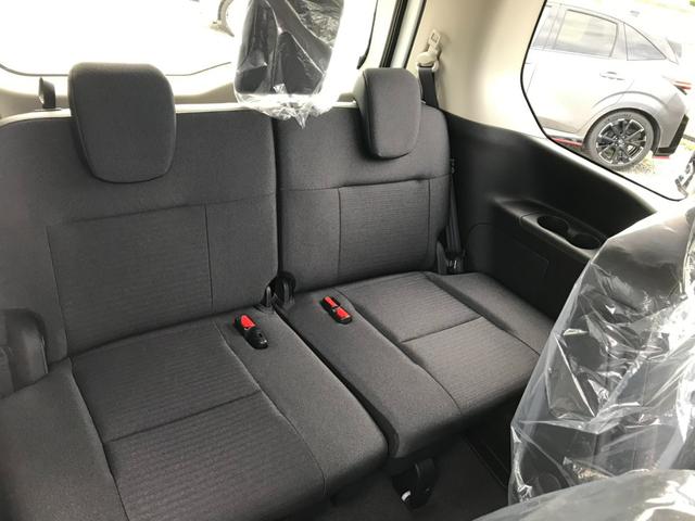 セレナ ｅ－４ＯＲＣＥ　ハイウェイスターＶ　９インチディスプレイオーディオ　バックビューモニター　７人乗り　ヒーター付シート〈前席、セカンド（左右）〉　ロールサンシェード　両側電動スライドドア　ＬＥＤ　プロパイロット　有料色（54枚目）