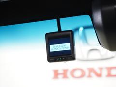 ◆ドライブレコーダー◆映像・音声などを記録する自動車用の装置です。　もしもの事故の際の記録はもちろん、旅行の際の思い出としてドライブの映像を楽しむことができます。 4
