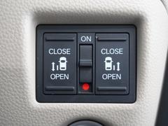◆両側電動スライドドア◆狭い駐車場でも乗り降りが楽々♪お子様が隣の車にドアを当ててしまう心配もございません！小さなお子様連れの方もこれで安心。 6