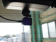 ���μ֤ˤϥꥢ�ˤ�ɥ饤�֥쥳���������������Ƥ���ޤ��������������ʤɤ�Ͽ���뼫ư���Ѥ����֤Ǥ������⤷��λ��Τκݤε�Ͽ�Ϥ������ι�Ԥκݤλפ��ФȤ��ƥɥ饤�֤α�����ڤ��ळ�Ȥ��Ǥ��ޤ��� 5