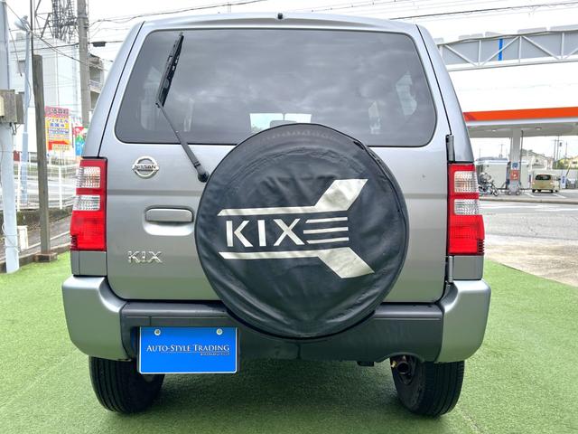 キックス ＲＸ　４ＷＤ／フォグ／純正１５インチアルミ／シートヒーター　４ＷＤ／純正１５インチアルミ／パワーウィンドウ／シートヒーター／エアコン／フロントフォグランプ／フルフラット／オーディオ／電格ミラー／エアバック／ＡＢＳ／パワステ／背面スペアタイヤ（19枚目）