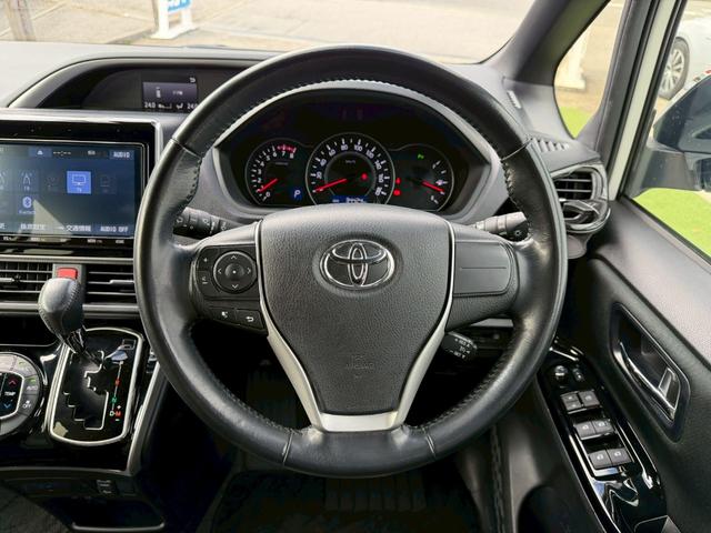 ヴォクシー ＺＳ　煌ＩＩ　衝突軽減／両側パワスラ／純正ナビ／バックカメラ　衝突軽減ブレーキ／両側パワースライドドア／純正ナビ／バックカメラ／スマートキー／クルーズコントロール／純正１６インチアルミ／後席モニター／ＥＴＣ／地デジ／ＬＥＤヘッドライト／フォグランプ／ラプター塗装（12枚目）