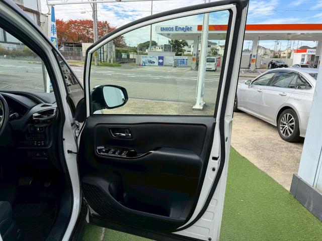 ヴォクシー ＺＳ　煌ＩＩ　衝突軽減／両側パワスラ／純正ナビ／バックカメラ　衝突軽減ブレーキ／両側パワースライドドア／純正ナビ／バックカメラ／スマートキー／クルーズコントロール／純正１６インチアルミ／後席モニター／ＥＴＣ／地デジ／ＬＥＤヘッドライト／フォグランプ／ラプター塗装（44枚目）