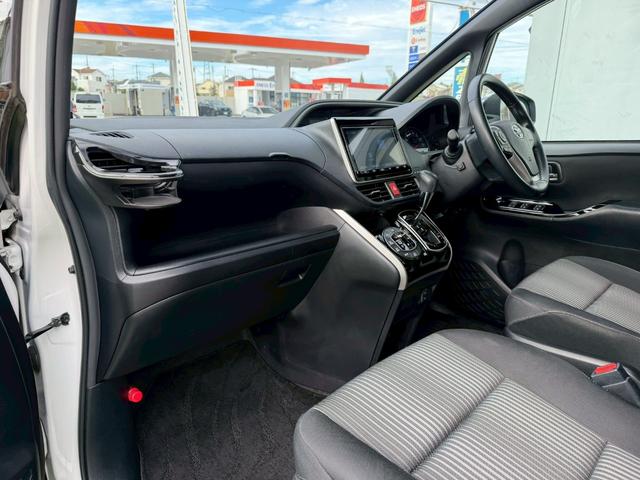 ヴォクシー ＺＳ　煌ＩＩ　衝突軽減／両側パワスラ／純正ナビ／バックカメラ　衝突軽減ブレーキ／両側パワースライドドア／純正ナビ／バックカメラ／スマートキー／クルーズコントロール／純正１６インチアルミ／後席モニター／ＥＴＣ／地デジ／ＬＥＤヘッドライト／フォグランプ／ラプター塗装（46枚目）