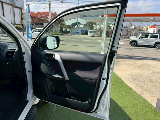 ランドクルーザープラド ＴＸ　４ＷＤ／トヨタセーフティーセンス／ナビ／バックカメラ　トヨタセーフティーセンス／純正ナビ／バックカメラ／スマートキー／地デジ／４ＷＤ／クルーズコントロール／プッシュスタート／純正１７インチアルミ／ＥＴＣ／ＬＥＤヘッドライト／フォグランプ／障害物センサー（46枚目）