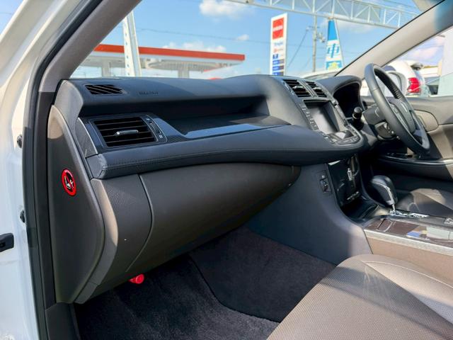 軽自動車から外車まで選び抜かれたお薦め車両を展示中