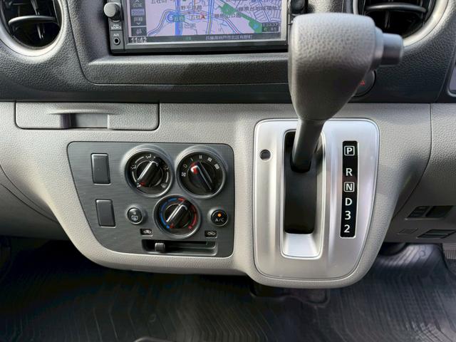 ＮＶ３５０キャラバンバン ロングＤＸ　衝突軽減／ナビ／バックカメラ／パワーウィンドウ　衝突軽減ブレーキ／純正ナビ／バックカメラ／パワーウィンドウ／キーレス／地デジ／両側スライドドア／ＥＴＣ／ヘッドライトレベライザー／フルフラット／横滑り防止／パワステ／エアコン／エアバック（11枚目）