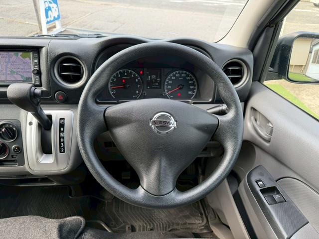 ＮＶ３５０キャラバンバン ロングＤＸ　衝突軽減／ナビ／バックカメラ／パワーウィンドウ　衝突軽減ブレーキ／純正ナビ／バックカメラ／パワーウィンドウ／キーレス／地デジ／両側スライドドア／ＥＴＣ／ヘッドライトレベライザー／フルフラット／横滑り防止／パワステ／エアコン／エアバック（12枚目）