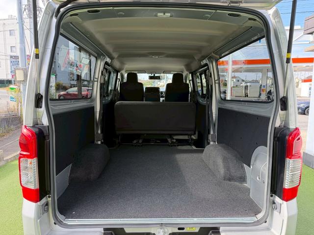ＮＶ３５０キャラバンバン ロングＤＸ　衝突軽減／ナビ／バックカメラ／パワーウィンドウ　衝突軽減ブレーキ／純正ナビ／バックカメラ／パワーウィンドウ／キーレス／地デジ／両側スライドドア／ＥＴＣ／ヘッドライトレベライザー／フルフラット／横滑り防止／パワステ／エアコン／エアバック（16枚目）