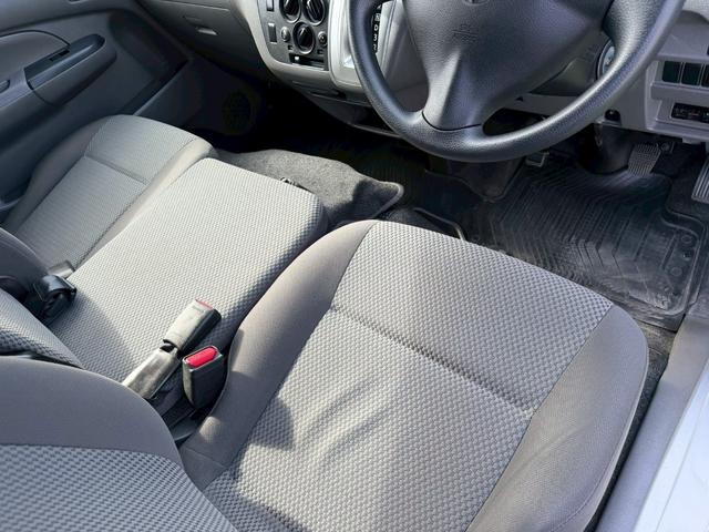 ＮＶ３５０キャラバンバン ロングＤＸ　衝突軽減／ナビ／バックカメラ／パワーウィンドウ　衝突軽減ブレーキ／純正ナビ／バックカメラ／パワーウィンドウ／キーレス／地デジ／両側スライドドア／ＥＴＣ／ヘッドライトレベライザー／フルフラット／横滑り防止／パワステ／エアコン／エアバック（46枚目）