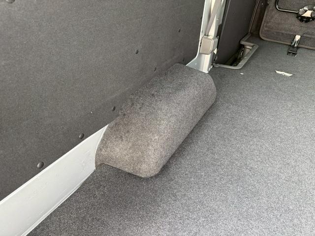 ＮＶ３５０キャラバンバン ロングＤＸ　衝突軽減／ナビ／バックカメラ／パワーウィンドウ　衝突軽減ブレーキ／純正ナビ／バックカメラ／パワーウィンドウ／キーレス／地デジ／両側スライドドア／ＥＴＣ／ヘッドライトレベライザー／フルフラット／横滑り防止／パワステ／エアコン／エアバック（51枚目）