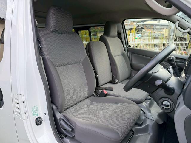 ＮＶ３５０キャラバンバン ロングＤＸディーゼルターボ　衝突軽減／純正ナビ／バックカメラ　衝突軽減ブレーキ／純正ナビ／バックカメラ／パワーウィンドウ／ディーゼルターボ／両側スライドドア／キーレス／ＥＴＣ／地デジ／６人乗り／ヘッドライトレベライザー／Ｂｌｕｅｔｏｏｔｈ／フルフラット／ＡＢＳ（13枚目）