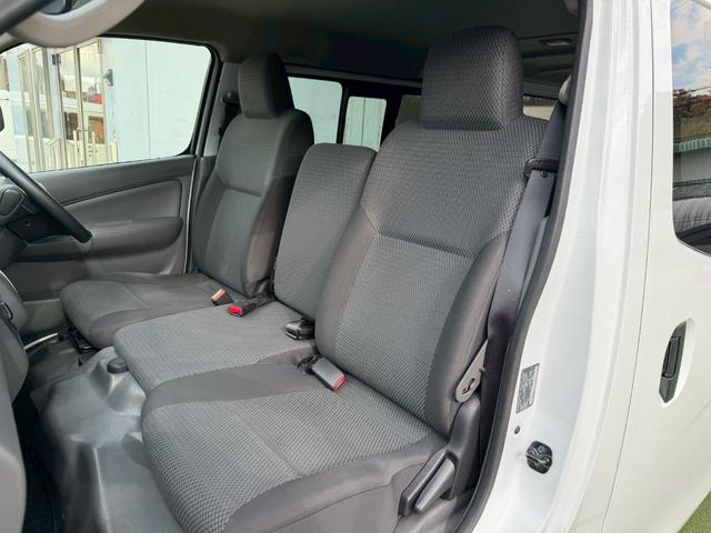 ＮＶ３５０キャラバンバン ロングＤＸディーゼルターボ　衝突軽減／純正ナビ／バックカメラ　衝突軽減ブレーキ／純正ナビ／バックカメラ／パワーウィンドウ／ディーゼルターボ／両側スライドドア／キーレス／ＥＴＣ／地デジ／６人乗り／ヘッドライトレベライザー／Ｂｌｕｅｔｏｏｔｈ／フルフラット／ＡＢＳ（15枚目）