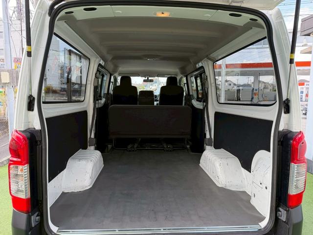 ＮＶ３５０キャラバンバン ロングＤＸディーゼルターボ　衝突軽減／純正ナビ／バックカメラ　衝突軽減ブレーキ／純正ナビ／バックカメラ／パワーウィンドウ／ディーゼルターボ／両側スライドドア／キーレス／ＥＴＣ／地デジ／６人乗り／ヘッドライトレベライザー／Ｂｌｕｅｔｏｏｔｈ／フルフラット／ＡＢＳ（16枚目）